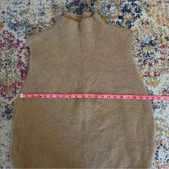 Banana Republic Women’s Tan Mock Neck Wool Alpaca Blend Sweater Vest Size Large - Picture 7 of 9